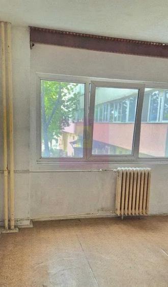 Apartament cu 3 camere semidecomandat în Lacul Tei