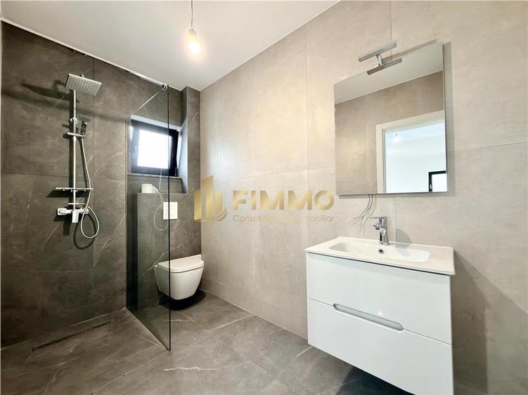 Duplex cu 4 camere cu Canalizare în Exterior Est