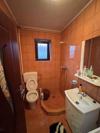 Casă individuală cu 3 camere cu Canalizare în Lăpușel