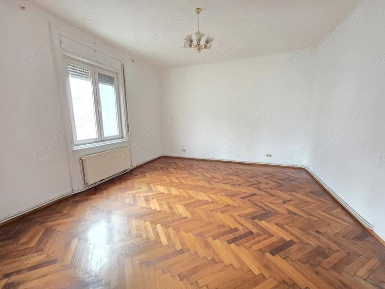 Casă cu 5 camere cu Teren 549 Mp în Ultracentral