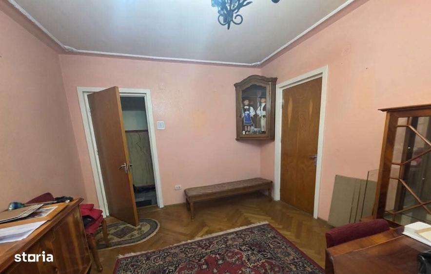 Apartament cu 3 camere decomandat în Scriitorilor