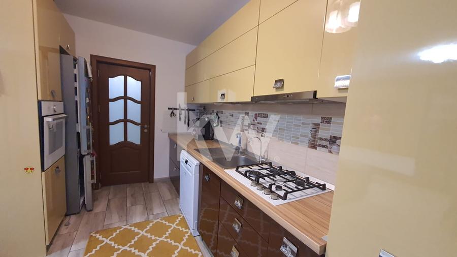 Apartament cu 3 camere semidecomandat, mobilat în Valea Lupului