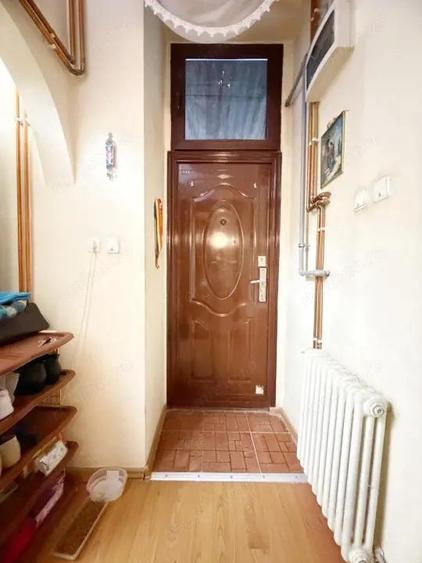 Apartament cu 4 camere semidecomandat în Central