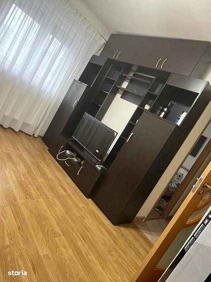 Apartament cu 2 camere semidecomandat în Gorjului