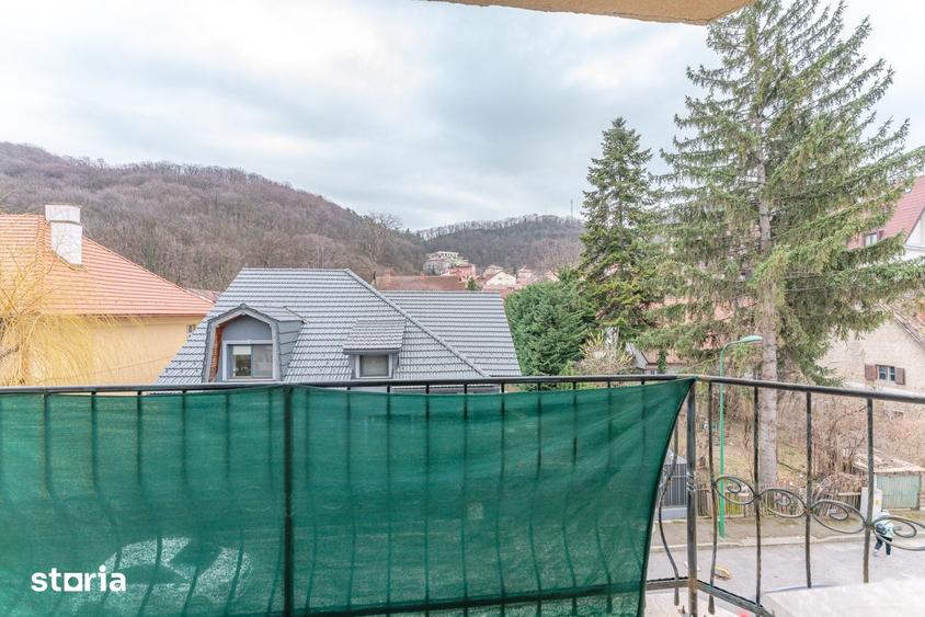 Casă cu 7 camere cu Teren 280 Mp în Central