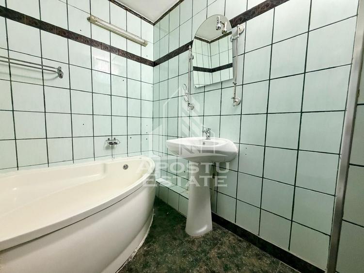Apartament cu 3 camere decomandat, mobilat în Girocului