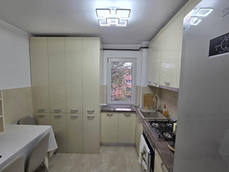 Apartament cu 3 camere semidecomandat în Gării