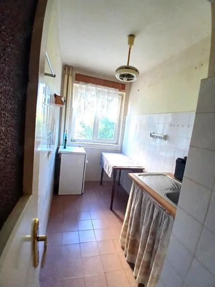 Apartament cu 3 camere decomandat, mobilat în Girocului