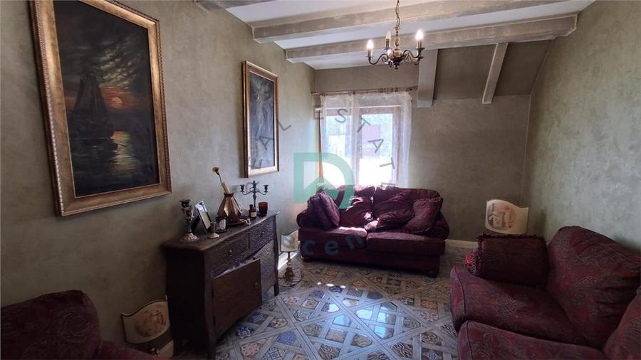 Apartament cu 5 camere decomandat, mobilat în Sub Arini