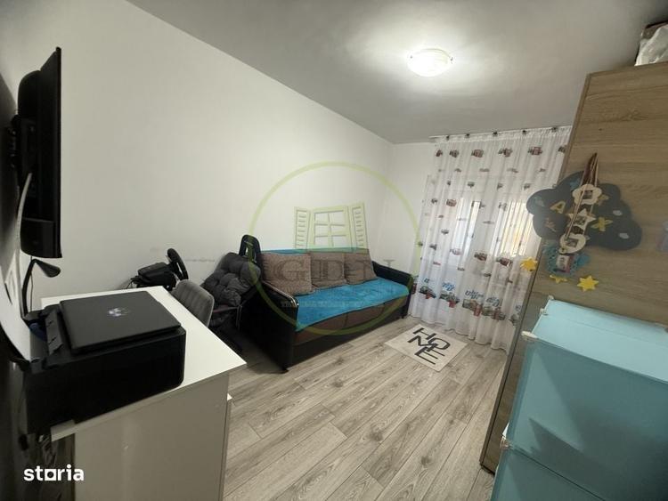 Apartament cu 3 camere decomandat în Craiovița Nouă