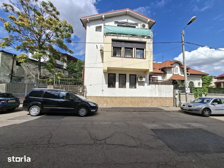 Casă cu 4 camere cu Teren 145 Mp în Centrul Civic