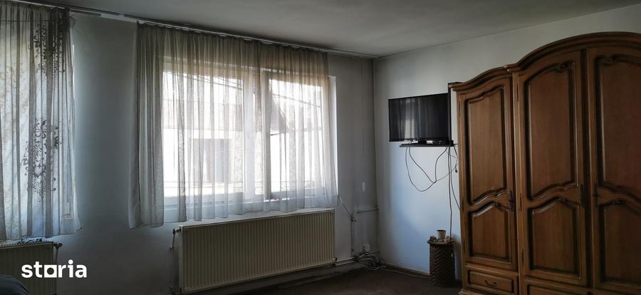 Casă cu 4 camere cu Teren 400 Mp în 7 Noiembrie
