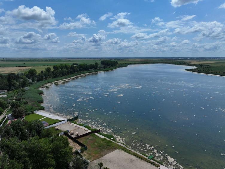 Casă individuală cu 5 camere cu Canalizare în Amara