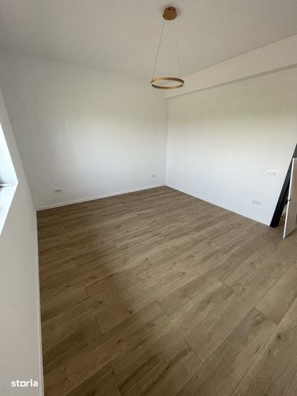 Casă cu 4 camere cu Teren 425 Mp în Domnești