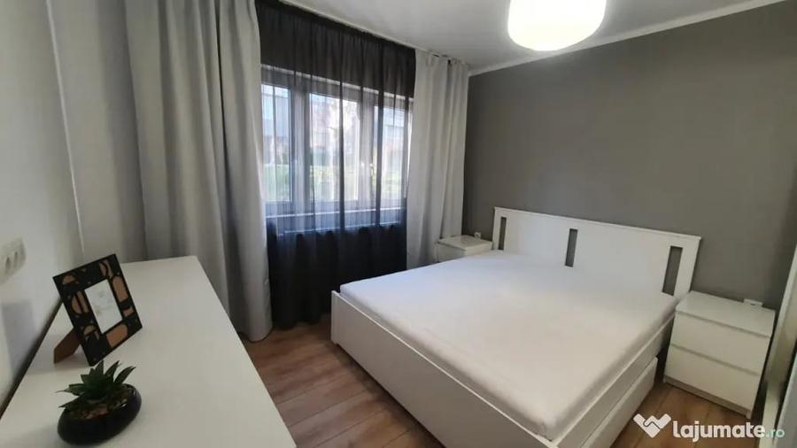 Apartament cu 3 camere decomandat în Între Lacuri
