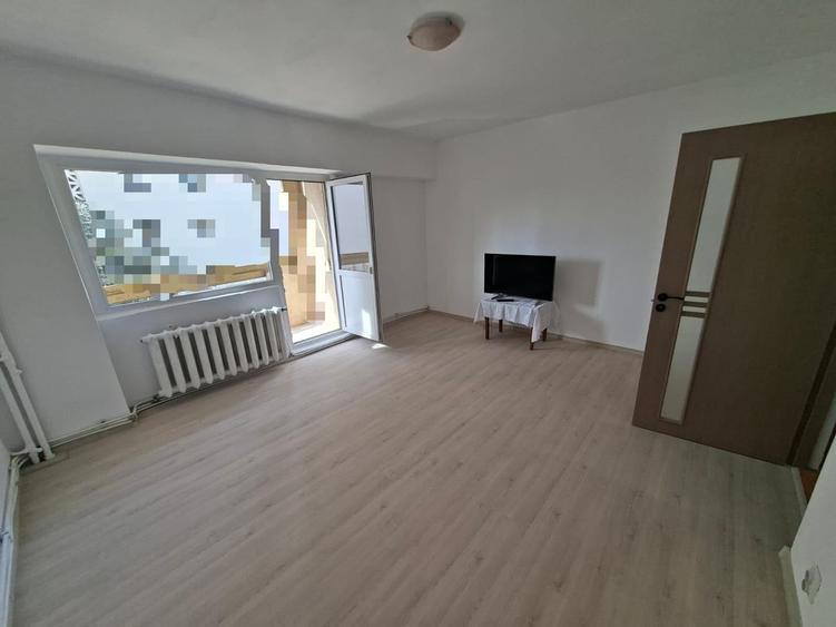 Garsonieră decomandată în Cug