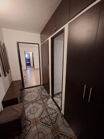 Apartament cu 2 camere semidecomandat, mobilat în Rovine