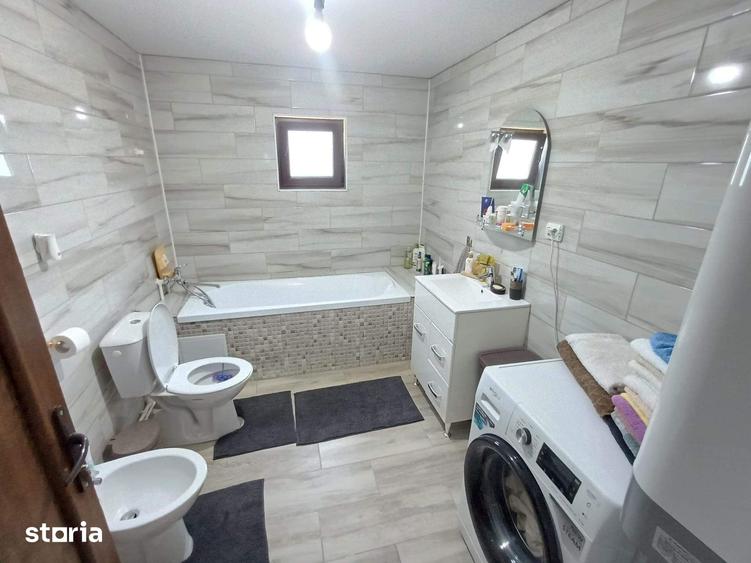 Casă cu 4 camere cu Teren 2050 Mp în Central