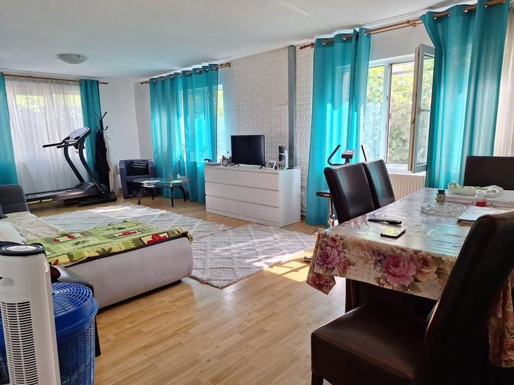 Casă cu 5 camere cu Teren 4200 Mp în Central