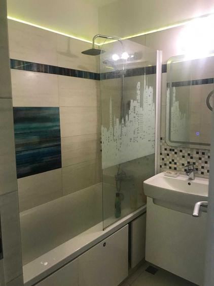 Apartament cu 3 camere semidecomandat în Răcădău