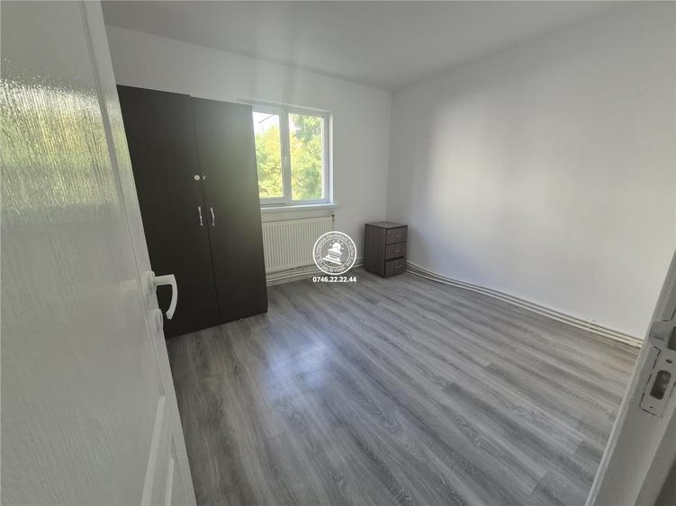 Apartament cu 3 camere decomandat în Dacia