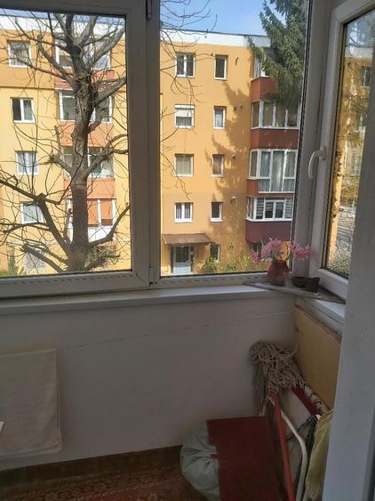 Apartament cu 2 camere semidecomandat în Centrul Civic