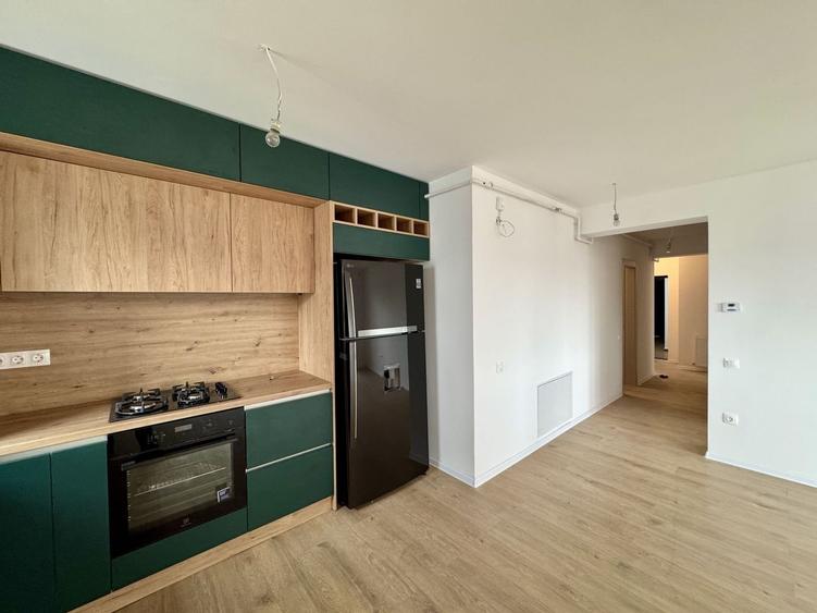 Apartament cu 3 camere decomandat, mobilat în Tractorul