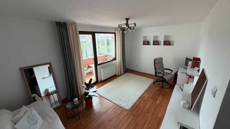 Apartament cu 3 camere decomandat în Vest