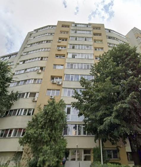 Apartament cu 3 camere semidecomandat în Colentina