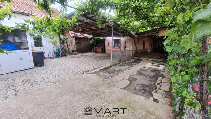 Casă cu 5 camere cu Teren 450 Mp în Trei Stejari