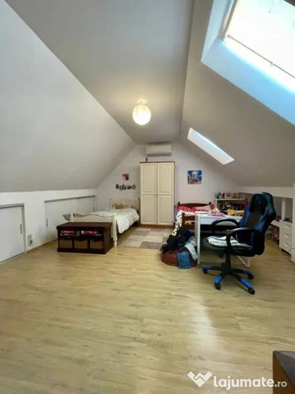 Apartament cu 3 camere semidecomandat în Câmpului