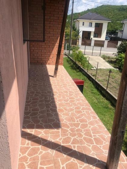 Duplex cu 5 camere cu Canalizare în Viforâta