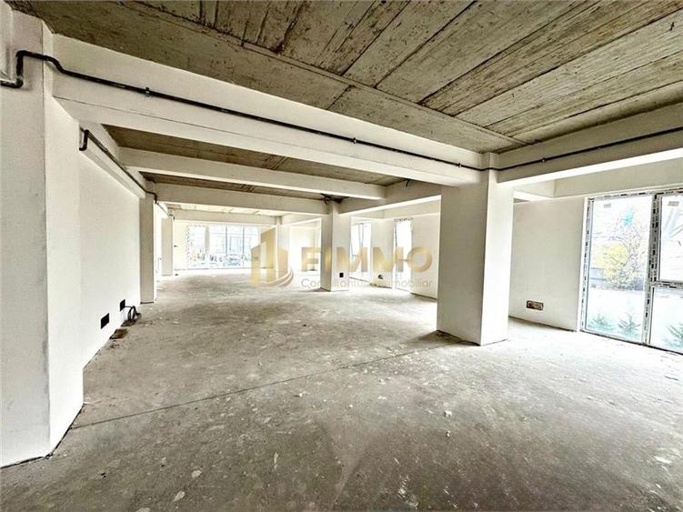 Spațiu comercial, de 390 mp, în Est