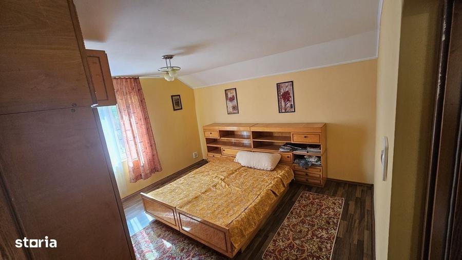 Casă cu 4 camere în Buzești