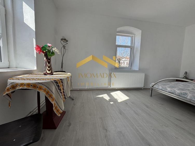 Apartament cu 2 camere semidecomandat, mobilat în Ultracentral