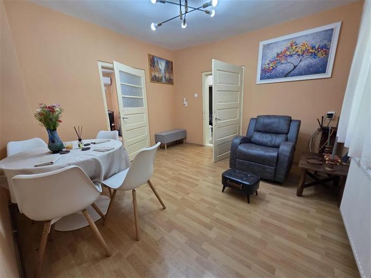 Casă individuală cu 5 camere cu Canalizare în 23 August