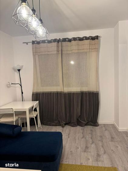 Garsonieră decomandată în Titan
