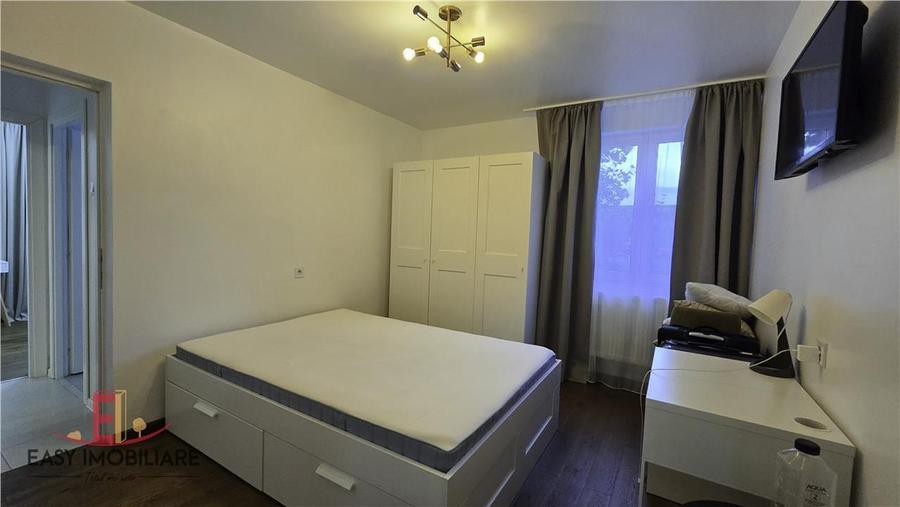 Apartament cu 3 camere circular în 22 Decembrie 1989