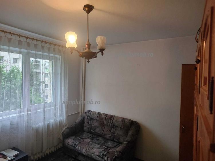Apartament cu 3 camere semidecomandat, mobilat în Baba Novac