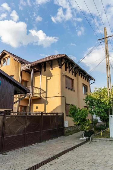 Casă cu 6 camere cu Teren 300 Mp în Grădiște