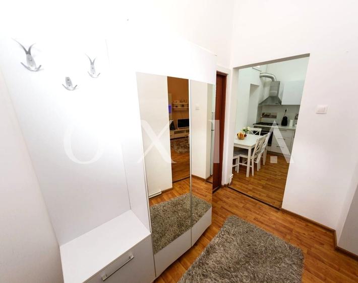 Apartament cu 2 camere semidecomandat, mobilat în P-ța Unirii