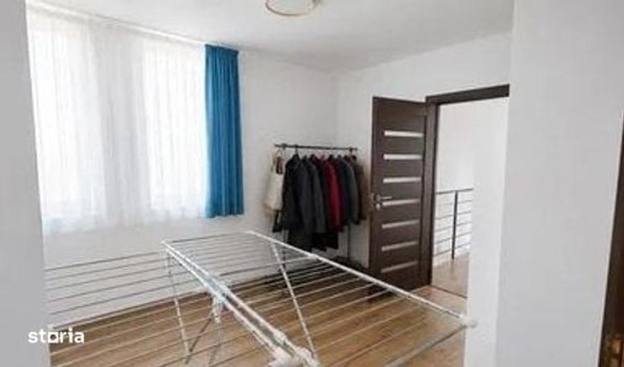 Apartament cu 4 camere decomandat în Remetea