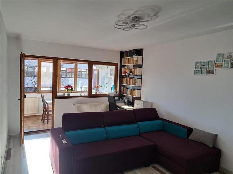 Apartament cu 3 camere decomandat, mobilat în Central