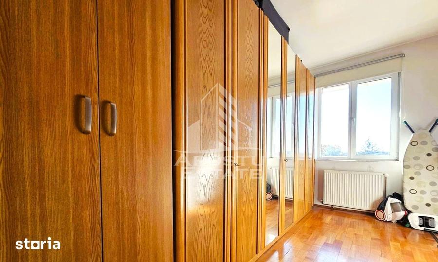 Apartament cu 4 camere decomandat în Central