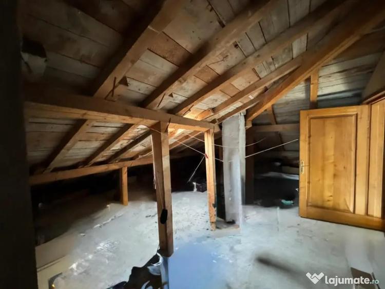 Casă cu 12 camere cu Teren 321 Mp în George Enescu