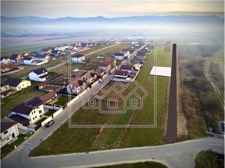 Teren Construcții intravilan de 500 mp, în Cristian