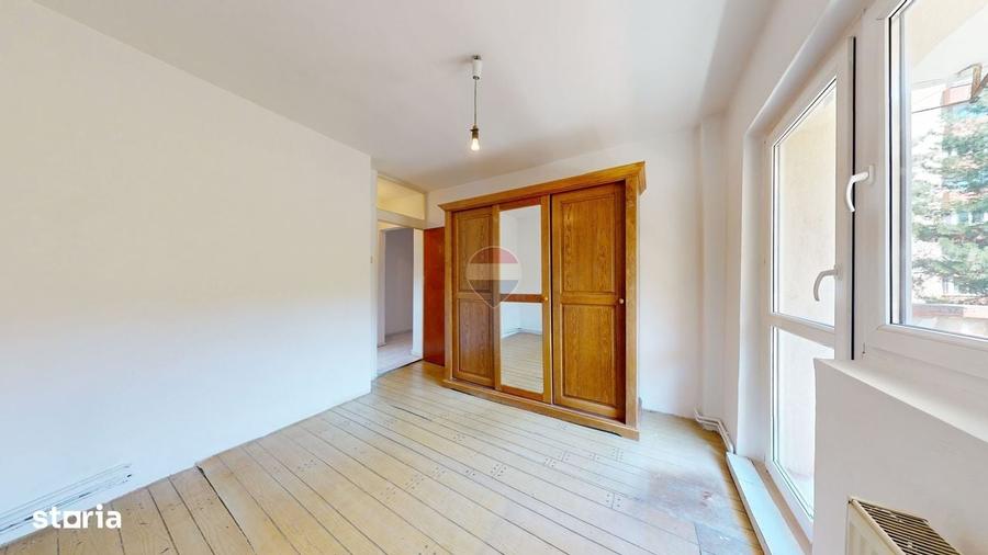 Apartament cu 4 camere în Răcădău