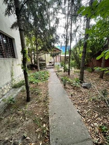 Casă cu 4 camere decomandat în Central