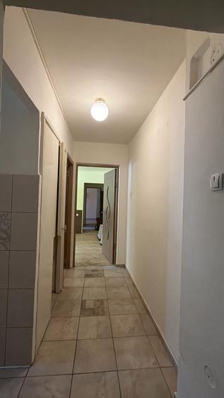 Apartament cu 3 camere semidecomandat în Circumvalațiunii