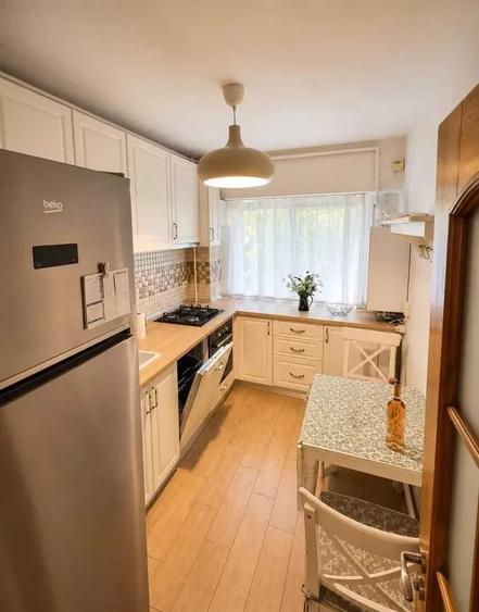Apartament cu 3 camere decomandat, mobilat în Drumul Taberei